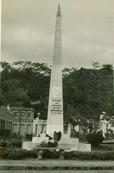 Foto 18: Obelisco : Mutuípe, BA