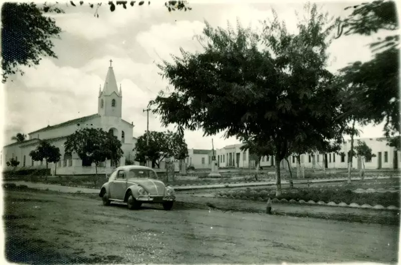 Foto 7: Praça Nossa Senhora da Conceição : Igreja Nossa Senhora da Conceição : Nova Soure, BA