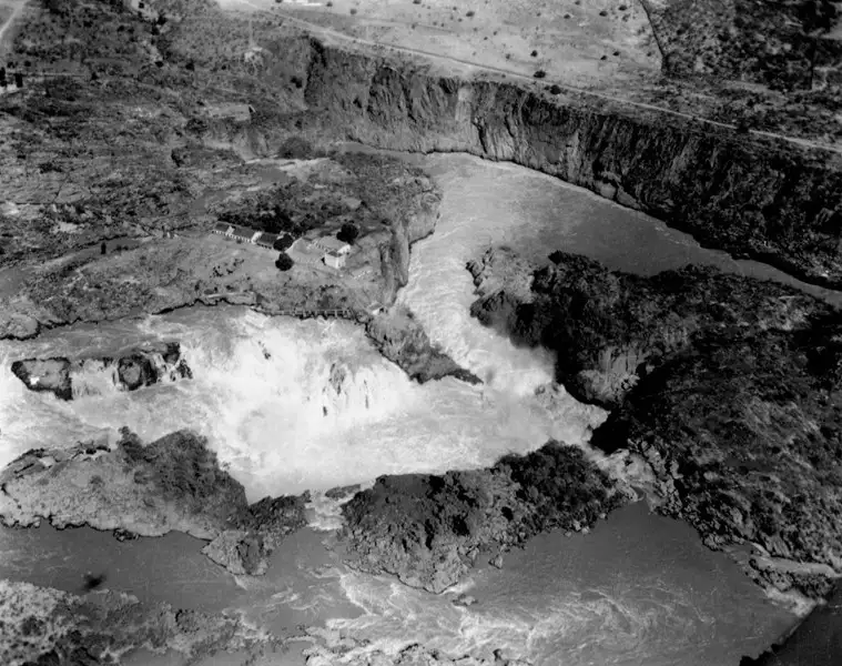 Foto 45: Vista aérea da Cachoeira de Paulo Afonso : Município de Paulo Afonso