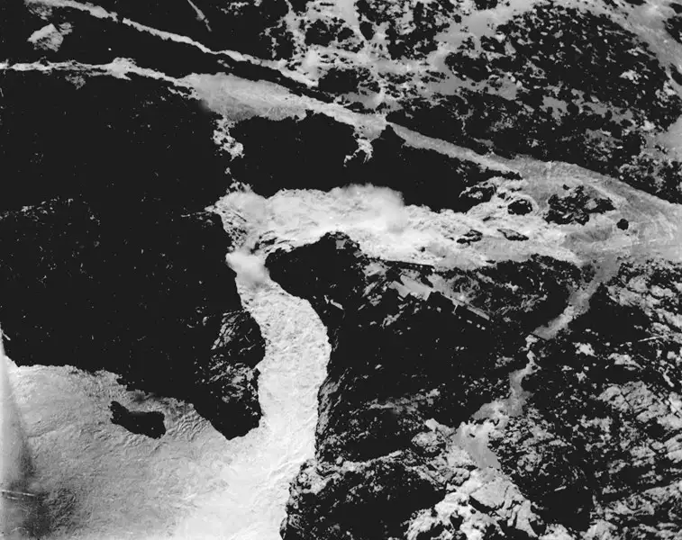 Foto 56: Vista aérea da Cachoeira de Paulo Afonso : Município de Paulo Afonso