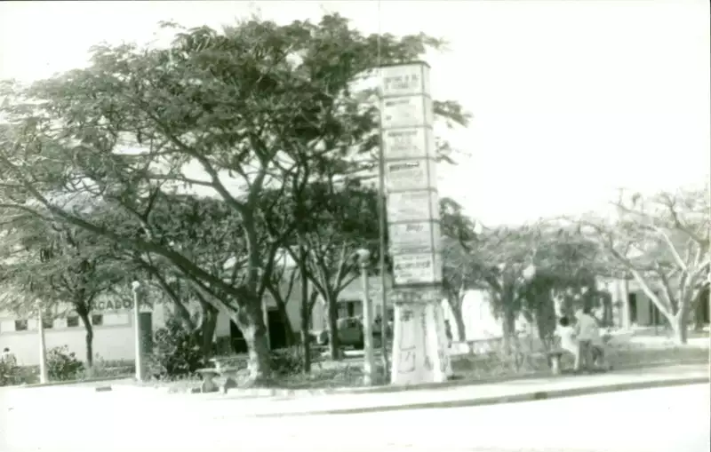 Foto 7: Praça Duque de Caxias : Planalto, BA