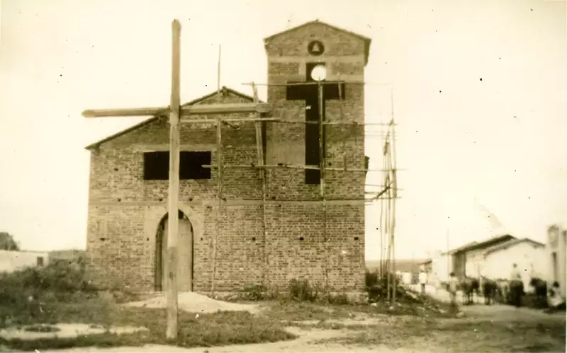 Foto 3: Igreja de Santa Terezinha : Potiraguá, BA