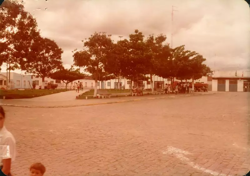 Foto 5: Praça da Bandeira : Potiraguá, BA