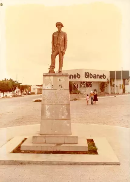 Foto 6: Monumento : Banco Baneb : Queimadas, BA