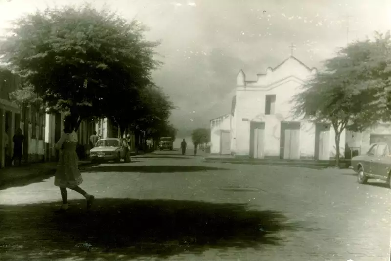 Foto 1: Velha Igreja Matriz de São João Batista : Rua Gregório de Almeida : Quijingue, BA