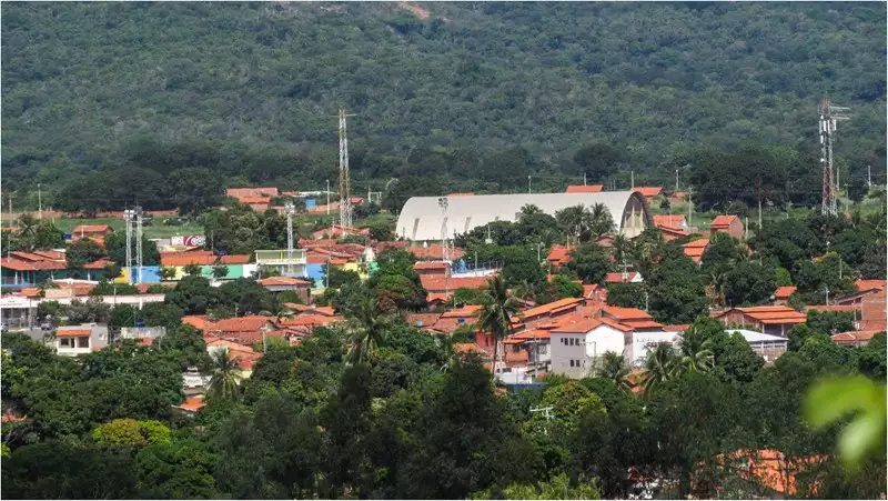 Foto 3: Vista panorâmica da cidade : Riachão das Neves, BA