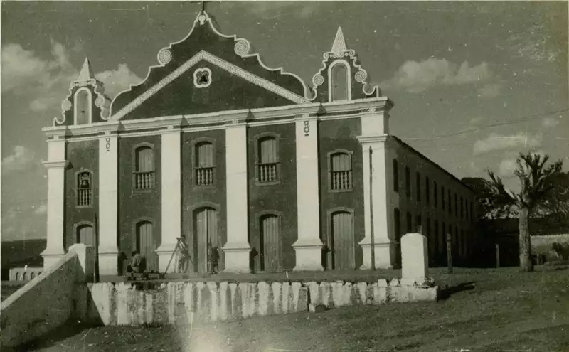 Foto 1: Igreja Matriz de Nossa Senhora da Glória : Riacho de Santana, BA