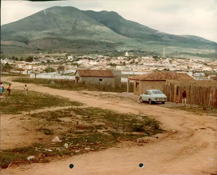 Foto 11: Vista panorâmica da cidade : ao fundo Serra do Orobó : Ruy Barbosa, BA