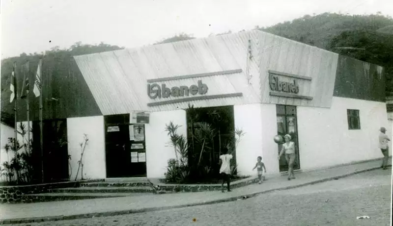 Foto 1: Banco Baneb : Santa Cruz da Vitória, BA