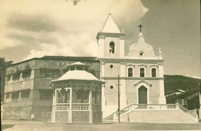 Foto 8: Igreja matriz : Escola Paroquial Nossa Senhora do Carmo : São Félix, BA