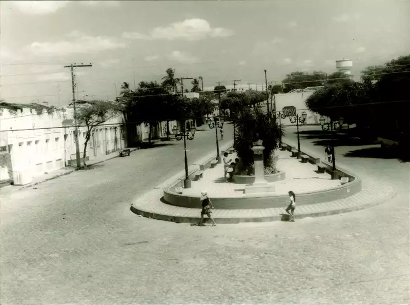Foto 3: Praça Vigário Martins : Tucano, BA
