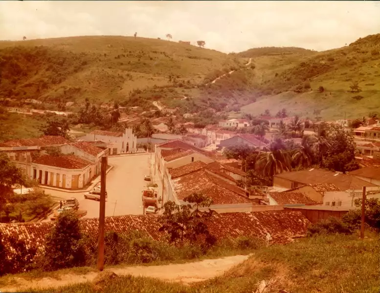 Foto 10: Vista parcial da cidade : igreja batista : Ubaíra, BA