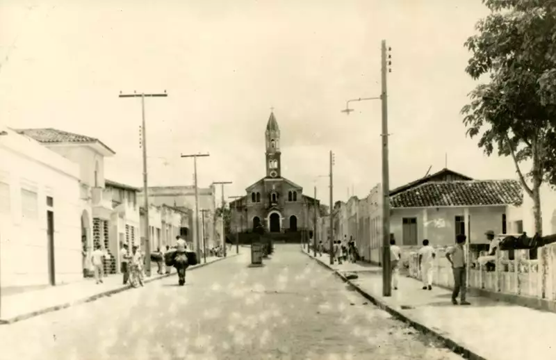 Foto 11: Rua Vital Soares : Igreja Matriz de Nossa Senhora da Conceição : Uruçuca, BA