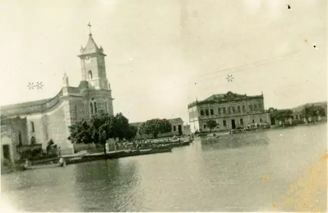 Foto 1: Igreja Matriz do Senhor do Bonfim : Prefeitura Municipal : Xique-Xique, BA