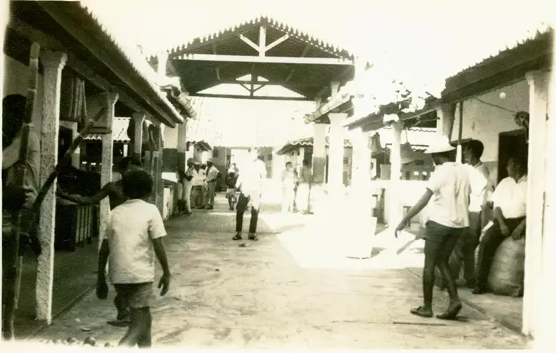 Foto 7: Vista interna do mercado público : Acaraú, CE