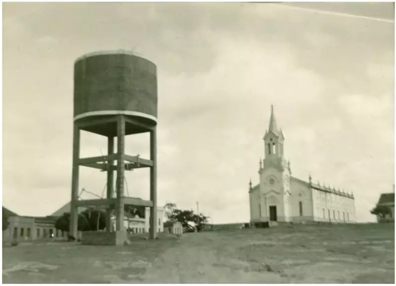Foto 12: Caixa d'água : Igreja Matriz de Nossa Senhora das Dores : Assaré, CE