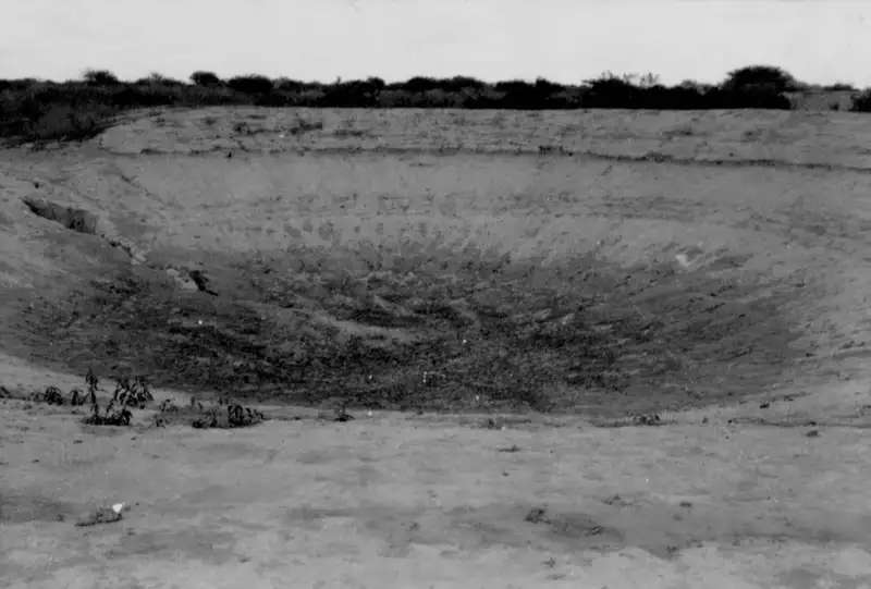 Foto 27: Açude seco no distrito de Arajaras : município de Barbalha