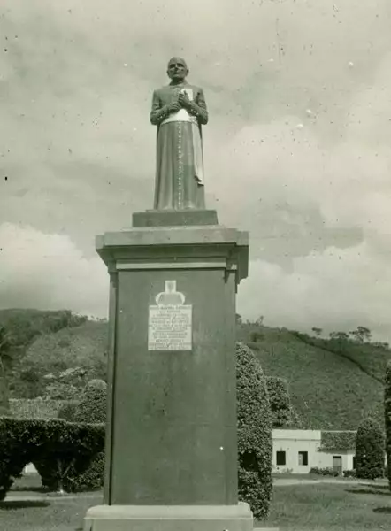 Foto 10: Monumento a Monsenhor Manoel Cândido dos Santos : Baturité, CE