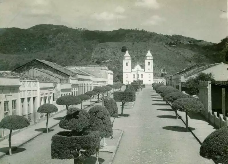 Foto 12: Avenida Proença : Igreja Matriz de Nossa Senhora da Palma : Baturité, CE