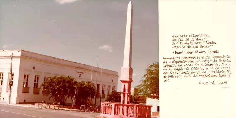 Foto 31: Monumento comemorativo do centenário da independência : Prefeitura Municipal - Palácio Entre Rios : Baturité, CE