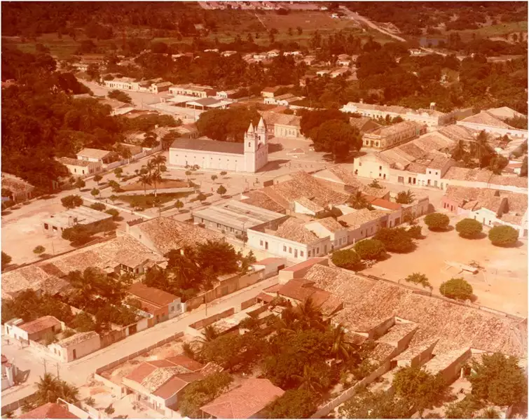 Foto 6: Vista aérea da cidade : Igreja Matriz de Nossa Senhora da Conceição : Cascavel, CE