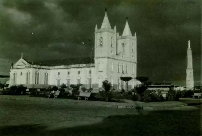 Foto 5: Catedral Diocesana Senhor do Bonfim : Praça General Sampaio : Crateús, CE