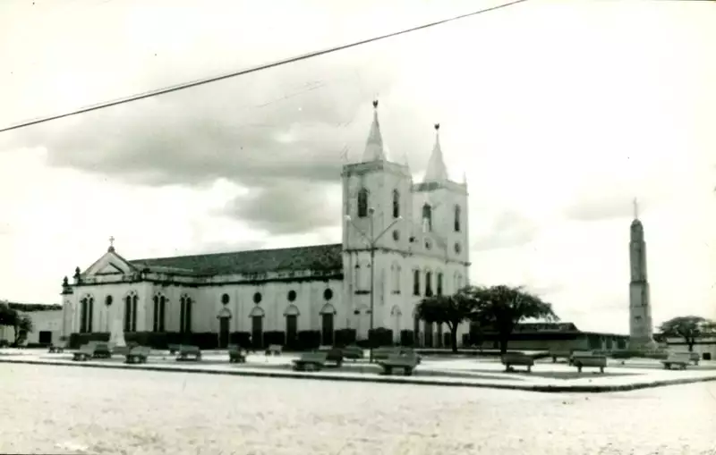Foto 35: Catedral Diocesana Senhor do Bonfim : Praça João Afonso : Crateús, CE