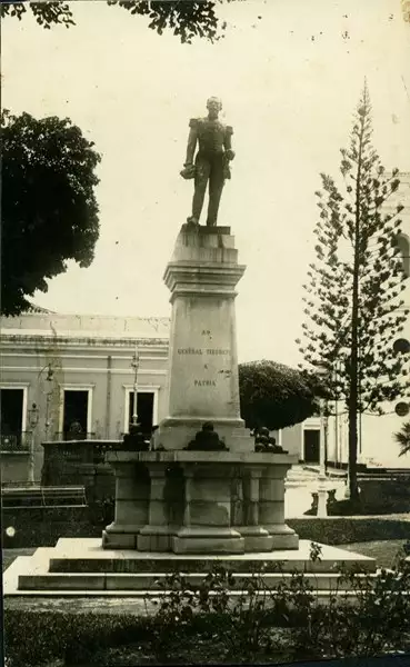 Foto 71: Monumento ao General Tibúrcio : Fortaleza, CE