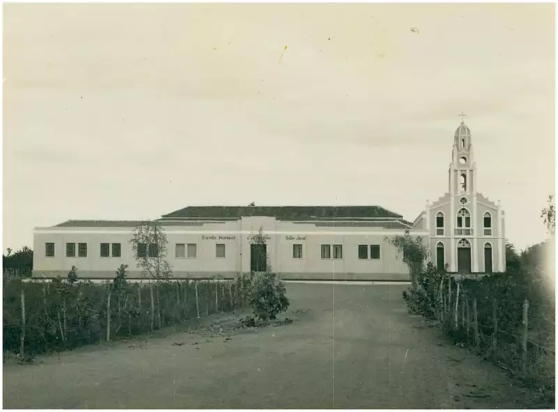 Foto 9: Escola Normal e Ginásio São José : Igreja de São José : Iguatu, CE