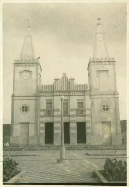 Foto 1: Praça de Nossa Senhora das Graças : Igreja Matriz de Santo Antônio : Jardim, CE