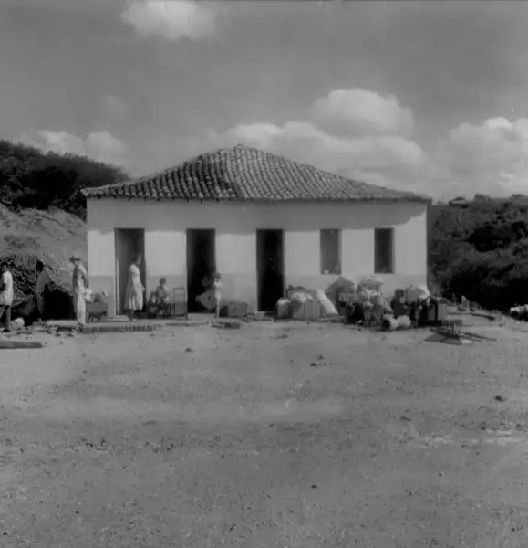 Foto 2: Casa à beira da estrada em Juazeiro do Norte (CE)