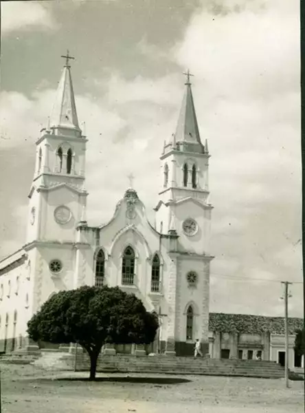 Foto 3: Igreja Matriz de São Vicente Ferrer : Lavras da Mangabeira, CE