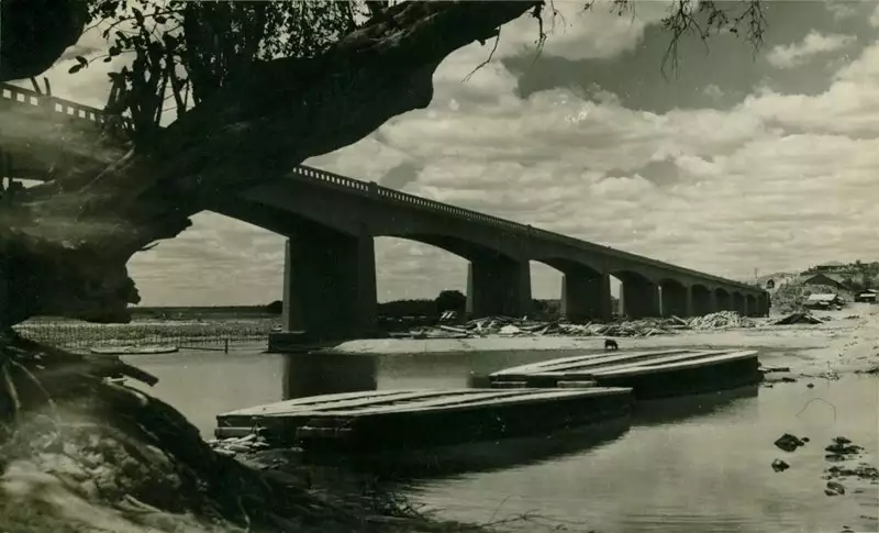 Foto 9: Ponte sobre o Rio Jaguaribe : Limoeiro do Norte, CE