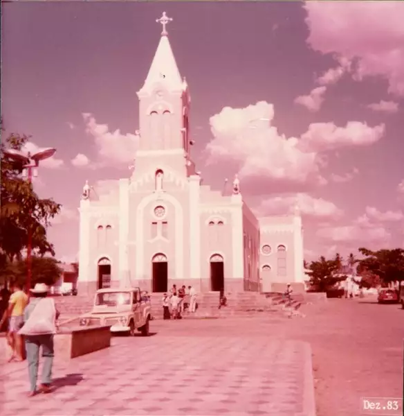 Foto 2: Praça Dr. Cartaxo : Igreja Matriz de Nossa Senhora da Conceição : Mauriti, CE
