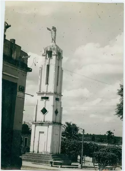 Foto 7: Coluna de Cristo Rei : Missão Velha, CE