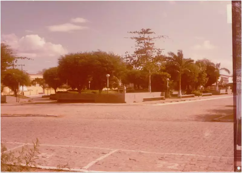 Foto 1: Praça de Santo Antônio : Quixeramobim, CE