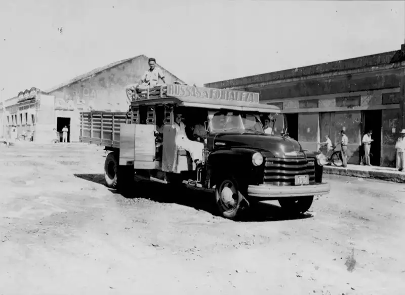 Foto 1: Caminhão para transporte entre Russas e Fortaleza (CE)