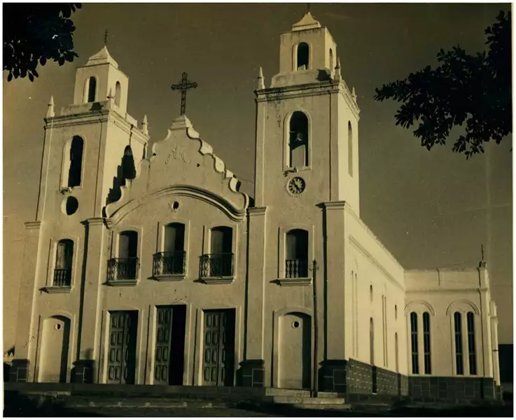 Foto 7: Igreja Matriz de Nossa Senhora de Santana : Santana do Acaraú, CE