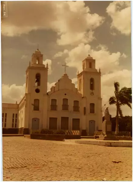 Foto 8: Igreja Matriz de Nossa Senhora de Santana : Santana do Acaraú, CE