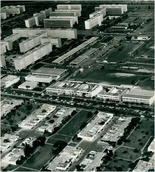 Foto 100: [Vista aérea da cidade] : Superquadra : Brasília, DF