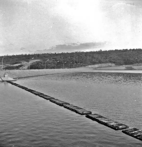 Foto 139: Lago formado pela represa do Paranoá : Brasília (DF)
