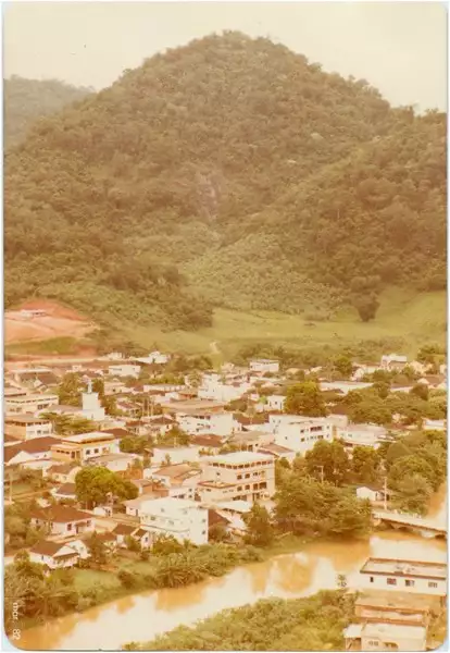 Foto 6: [Vista panorâmica da cidade] : Alfredo Chaves, ES