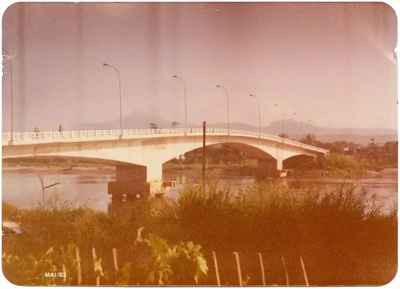 Foto 22: Ponte sobre o Rio Doce : Baixo Guandu, ES