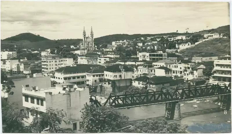 Foto 18: Vista panorâmica da cidade : Ponte de Ferro : [Rio Itapemirim] : Cachoeiro de Itapemirim, ES