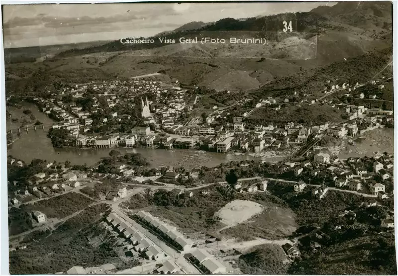 Foto 21: Vista [aérea] da cidade : [Rio Itapemirim] : Cachoeiro de Itapemirim, ES