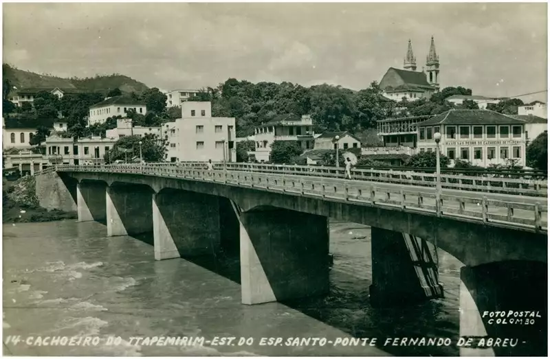 Foto 41: [Rio Itapemirim] : Ponte Fernando de Abreu : [vista panorâmica da cidade] : Cachoeiro de Itapemirim, ES