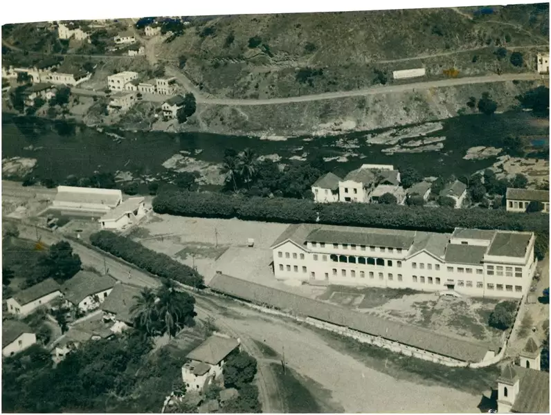 Foto 65: [Vista aérea da cidade] : Colégio Estadual Muniz Freire : [Rio Itapemirim] : Cachoeiro de Itapemirim, ES