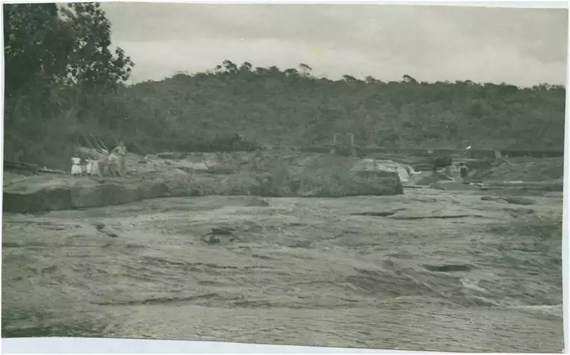 Foto 11: Represa da usina hidráulica no Rio Timbuí: Fundão, ES
