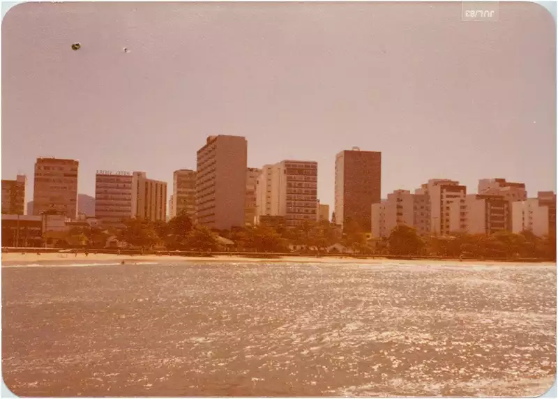 Foto 11: Praia de Castanheiras : vista parcial da cidade : Guarapari, ES