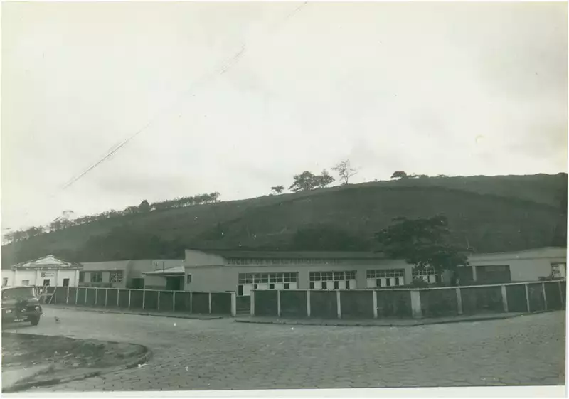 Foto 8: Escola de 1º Grau Francisco Santos : Ibiraçu, ES